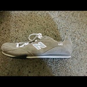 New Balance 442